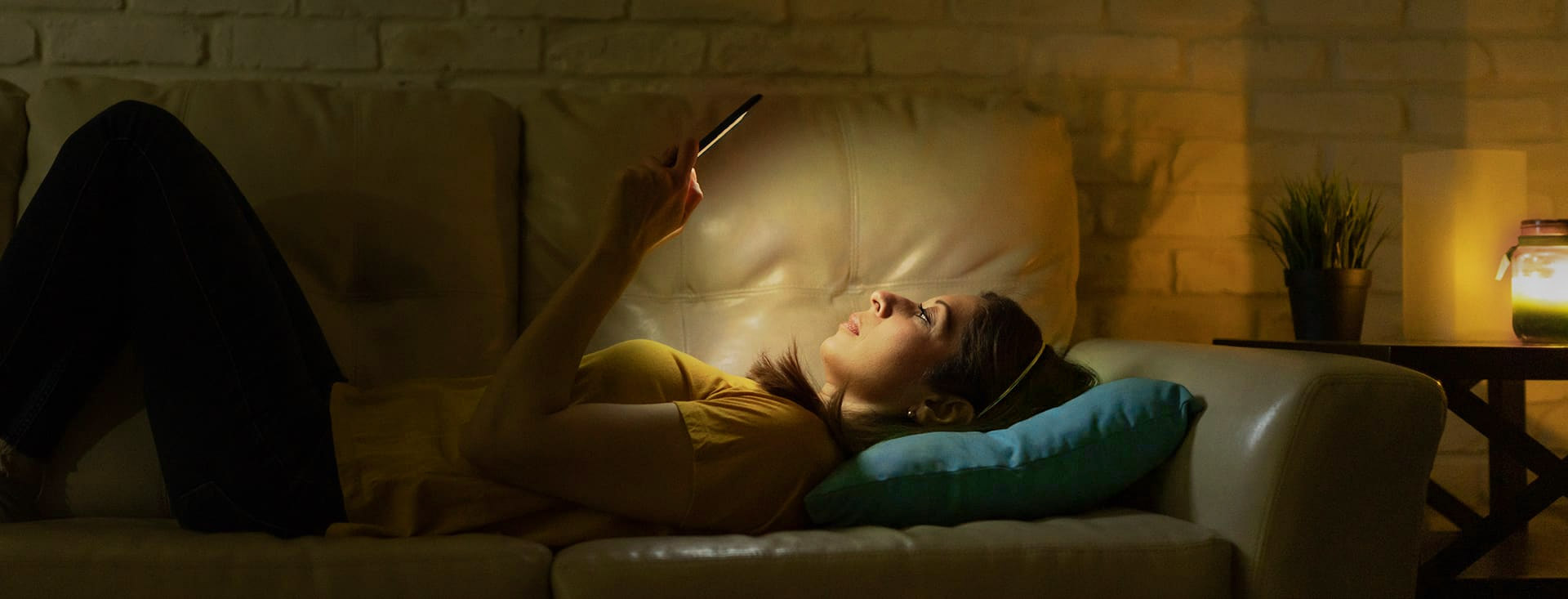 NOOK GlowLight 4 - Read in Any Light: With GlowLight Illumination and Night Mode